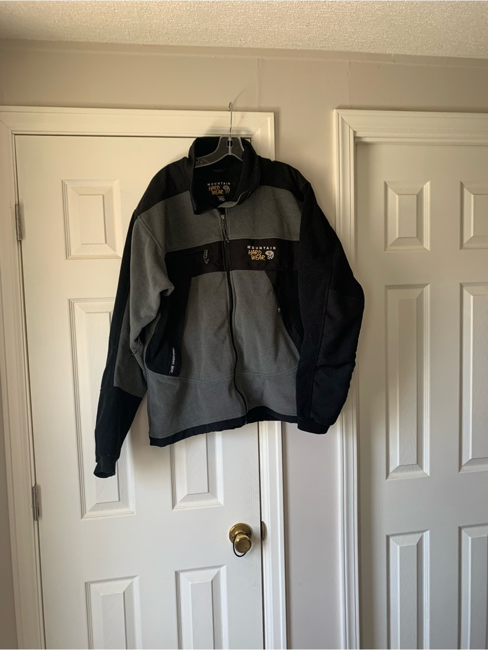 Mountain Hardwear Black and Gray Performance Fleece Jacket